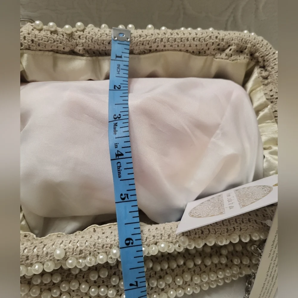 Elegant Cream Beaded Clutch with Curved Frame - Picture 12 of 15